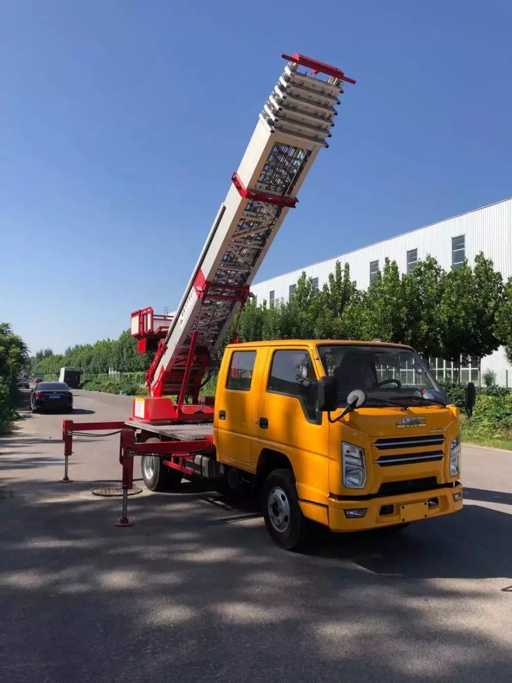 顺昌县附近的云梯车出租服务：轻松解决高空作业需求